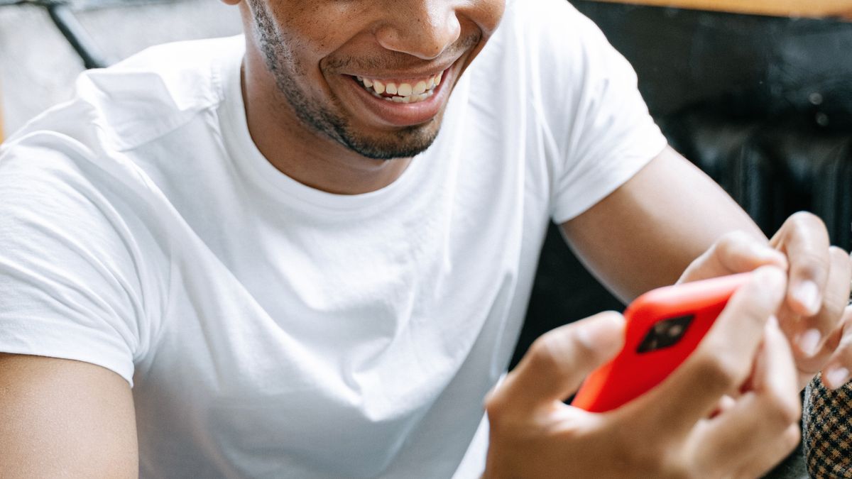 O lead esfria em minutos. Entenda por que a velocidade de resposta é o fator que mais move a conversão no WhatsApp — e como a IA garante o primeiro "oi" na hora.