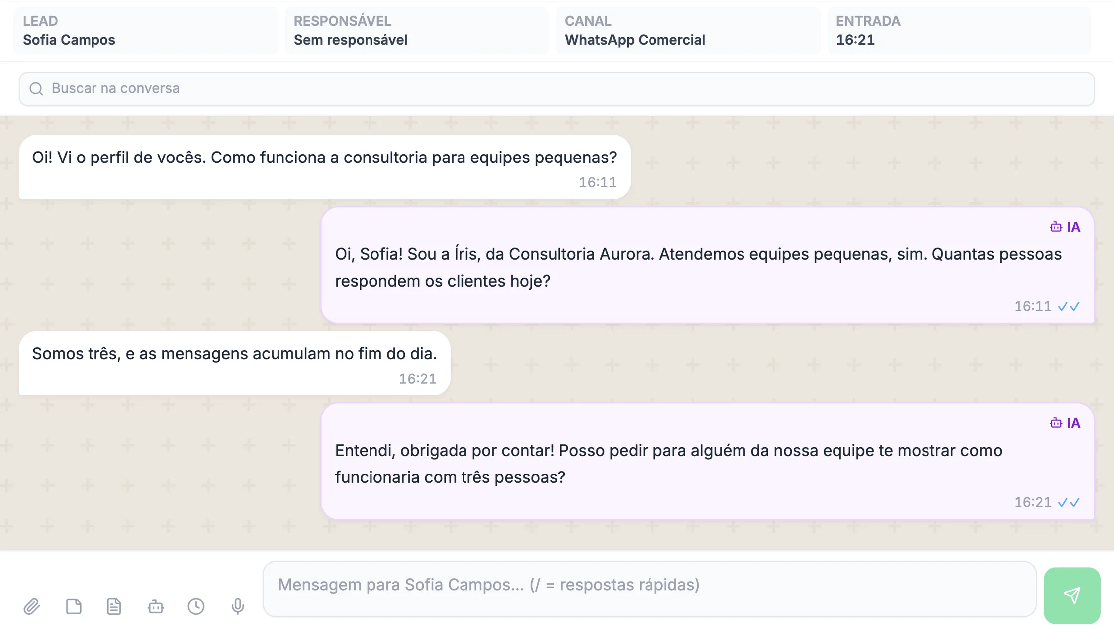 Chat Inbox real: conversa com a Sofia e duas respostas da agente Íris marcadas como IA (dados fictícios).