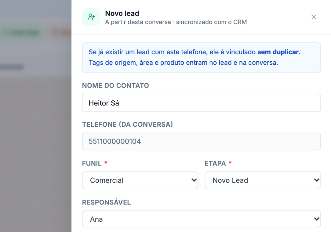 Painel real Novo lead aberto na conversa de Heitor Sá: o aviso de que o lead com o mesmo telefone é vinculado sem duplicar, o nome, o telefone da conversa, o funil Comercial, a etapa Novo Lead e a responsável Ana (dados fictícios).