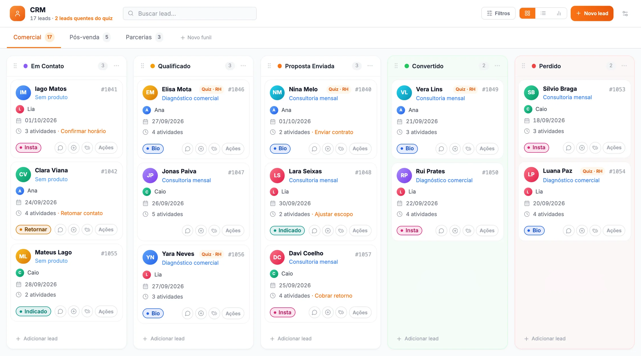 Kanban real do CRM com a coluna Proposta Enviada e os cards de Nina Melo e Lara Seixas (dados fictícios).
