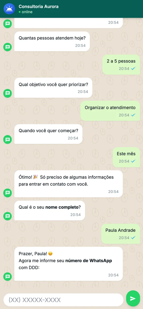 Quiz real em Chat no celular da Consultoria Aurora: as respostas escolhidas nas opções, o nome Paula Andrade e, no fim, o pedido do número de WhatsApp com DDD (dados fictícios).